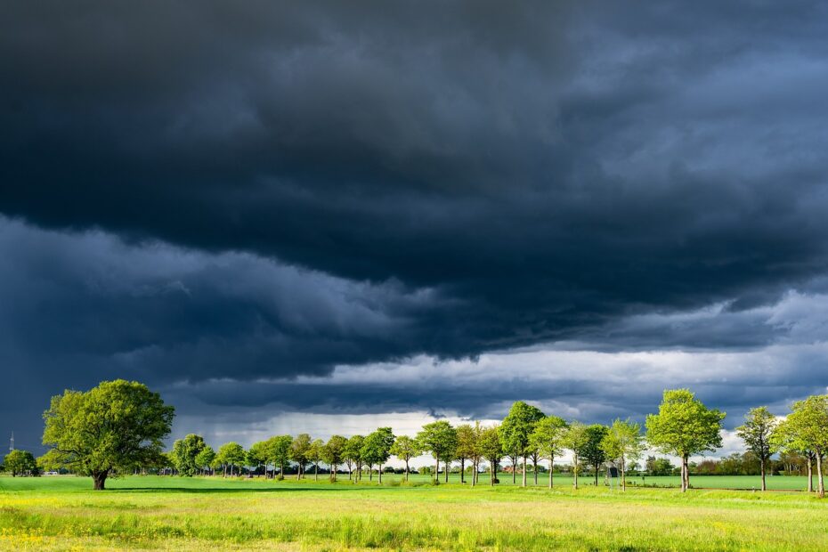 thunderstorm, thunderclouds, clouds-7398529.jpg